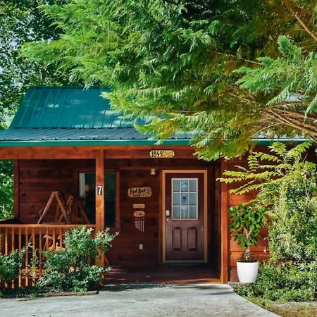 Charming Cabin Stay Grill, Firepit, & Hot Tub